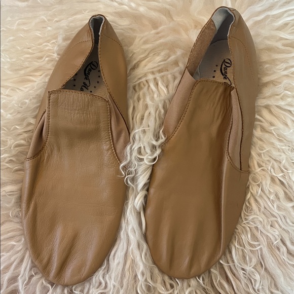 Dance Now Tan Leather Jazz Slip-On Shoes size 9.5 - Picture 1 of 8